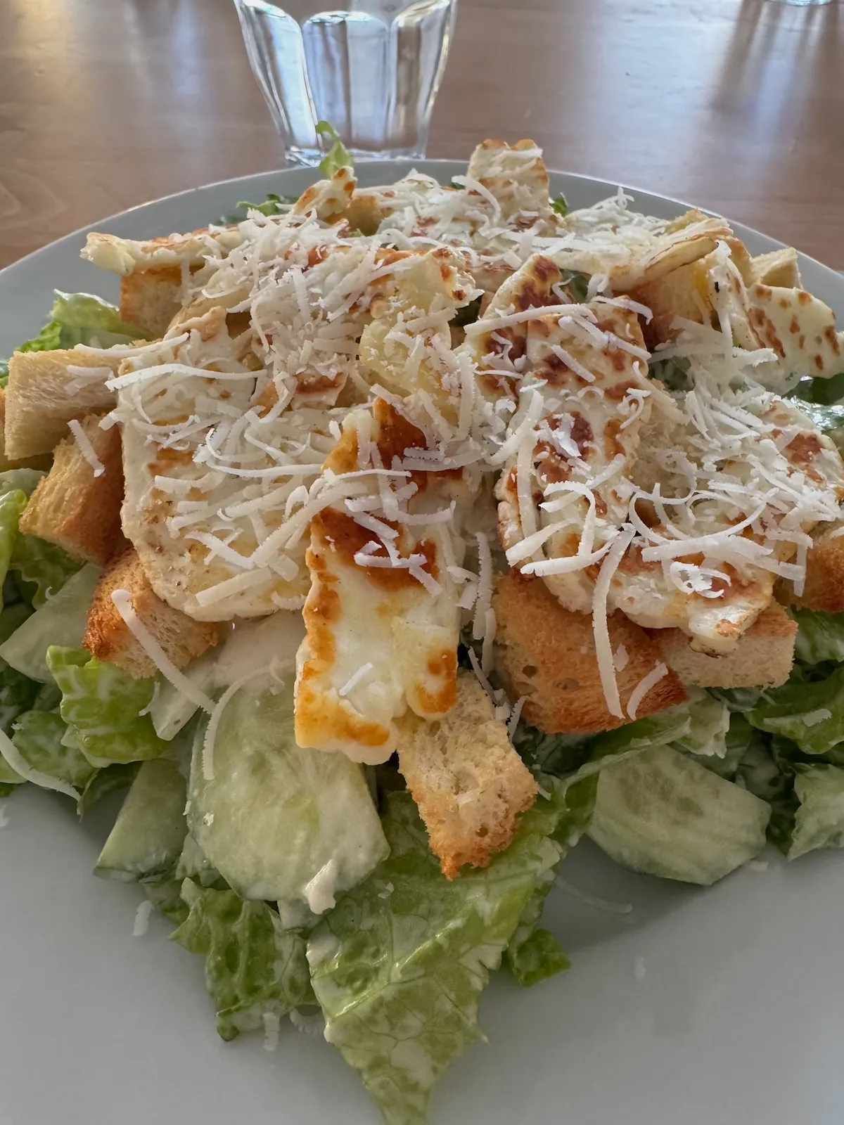 Caesar-sallad med halloumi