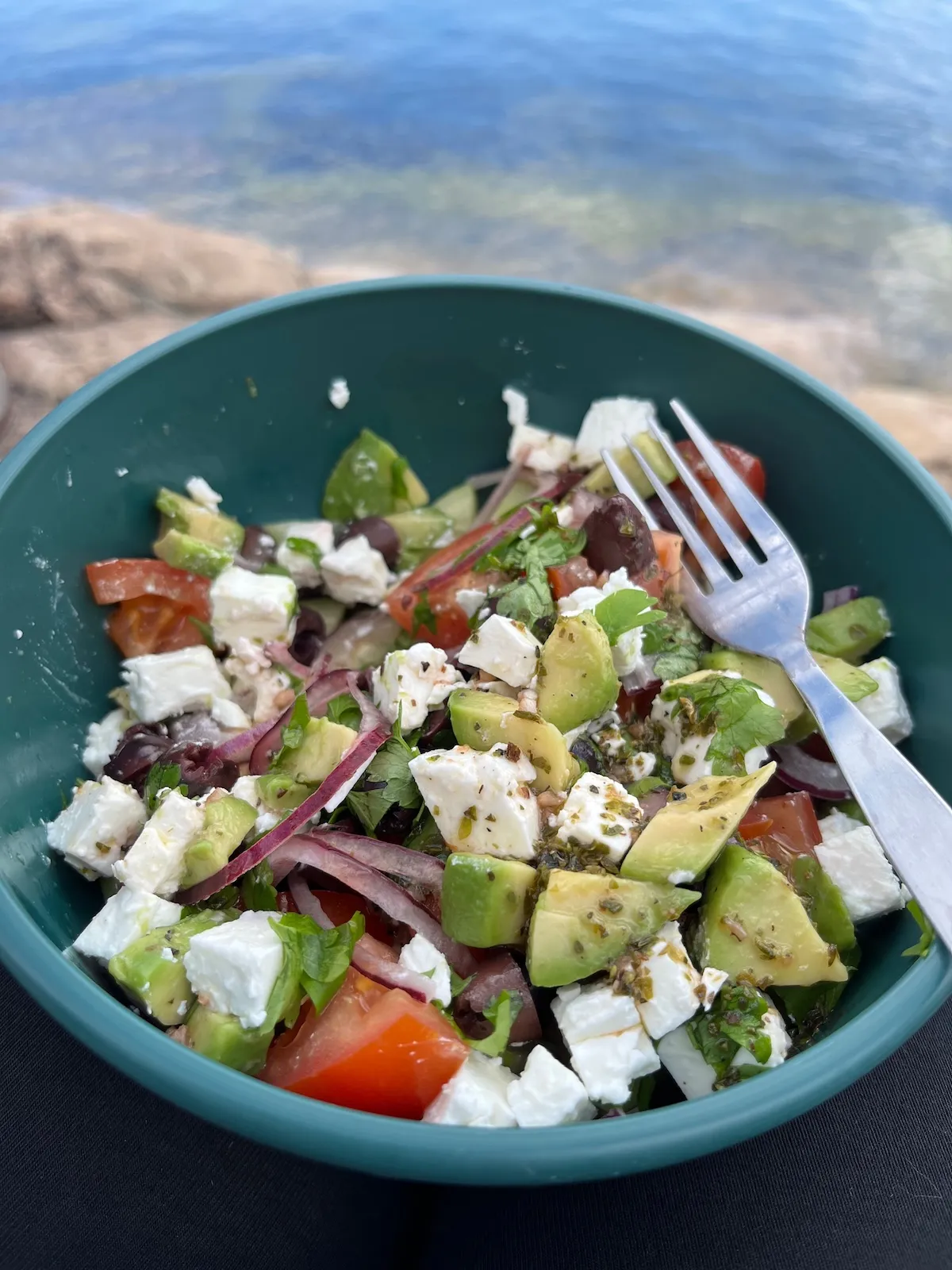 Grekisk sallad med avokado