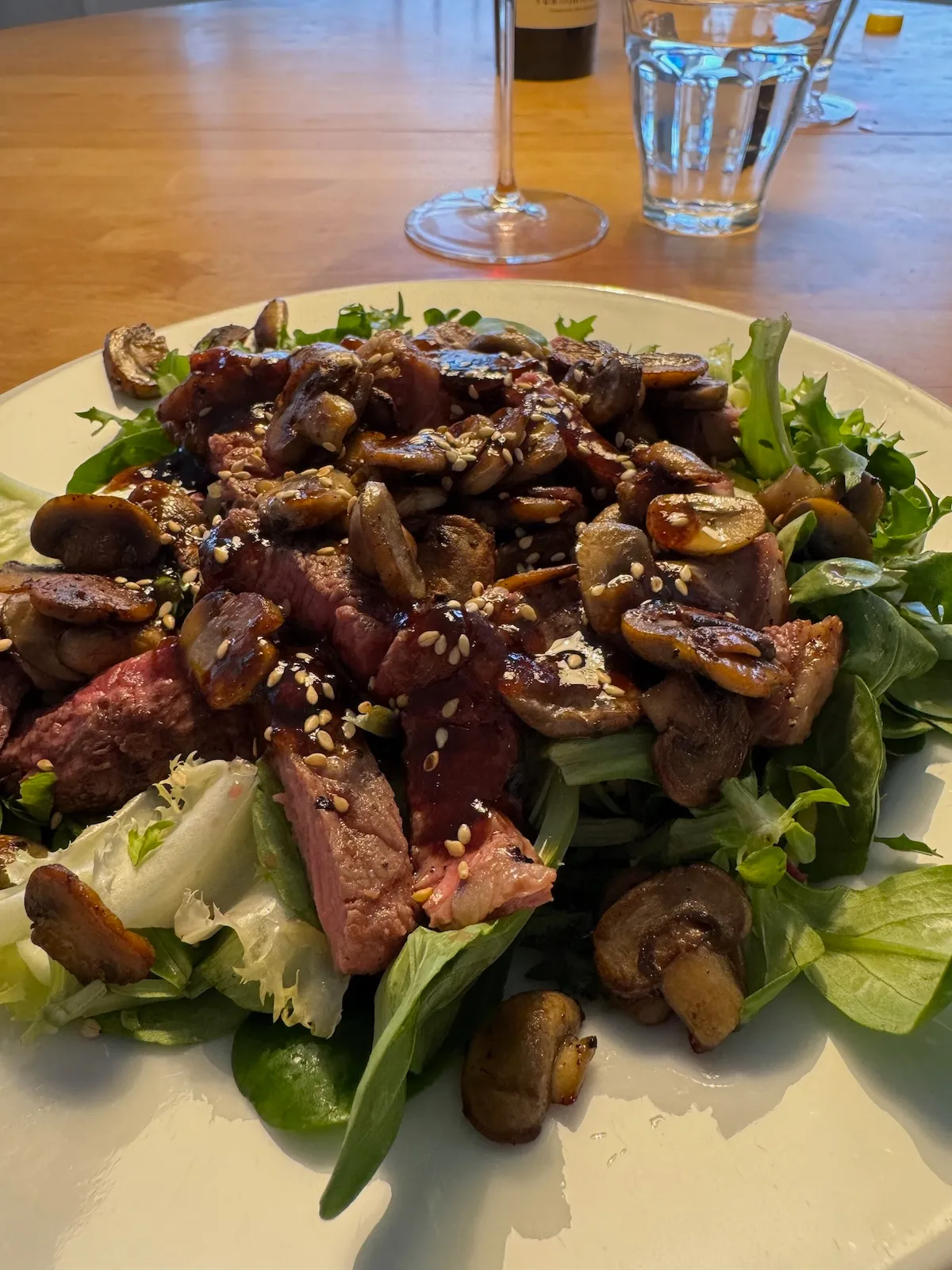 Ljummen biffsallad med teriyaki