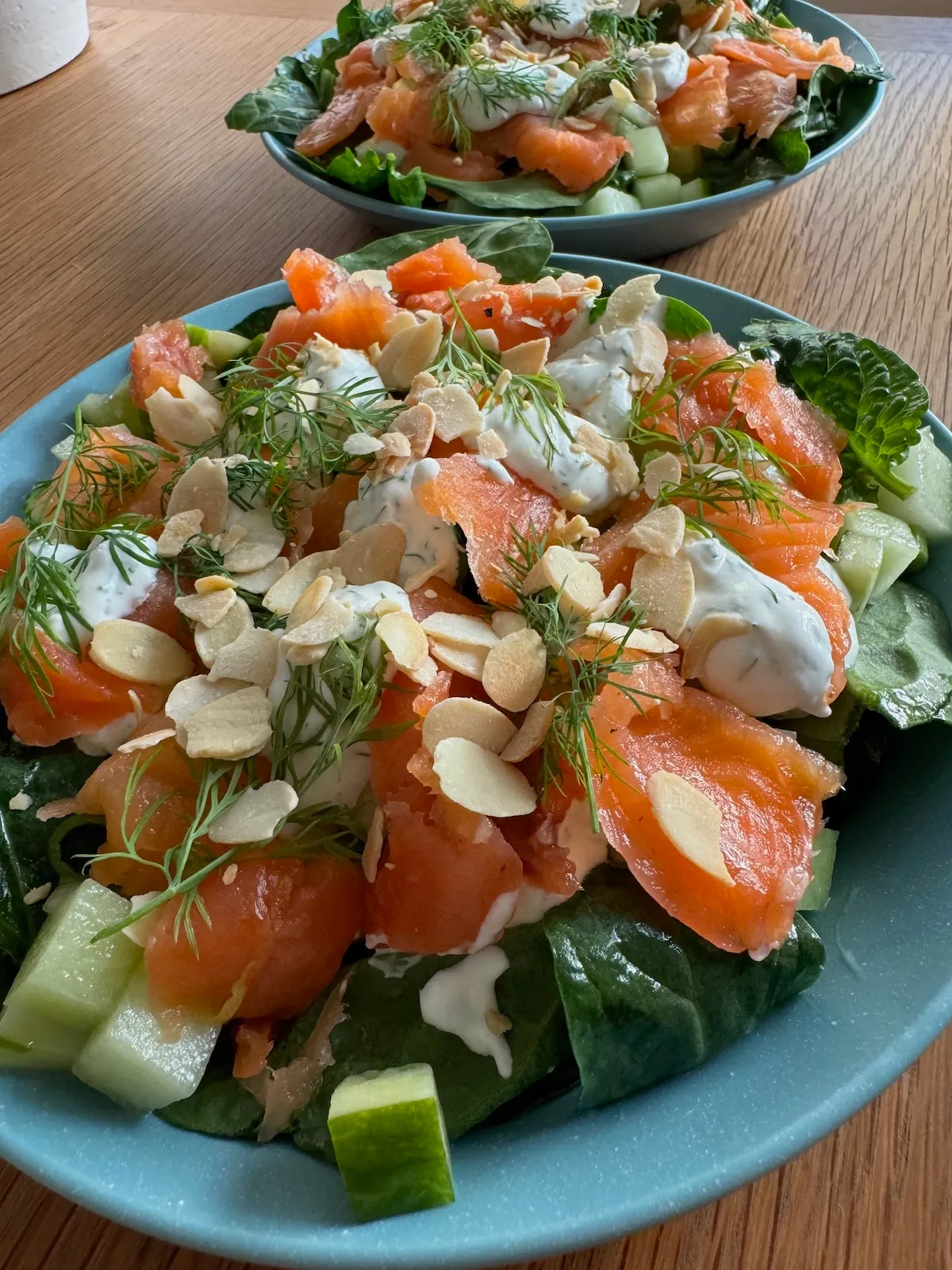 Melon- och gurksallad med gravad lax