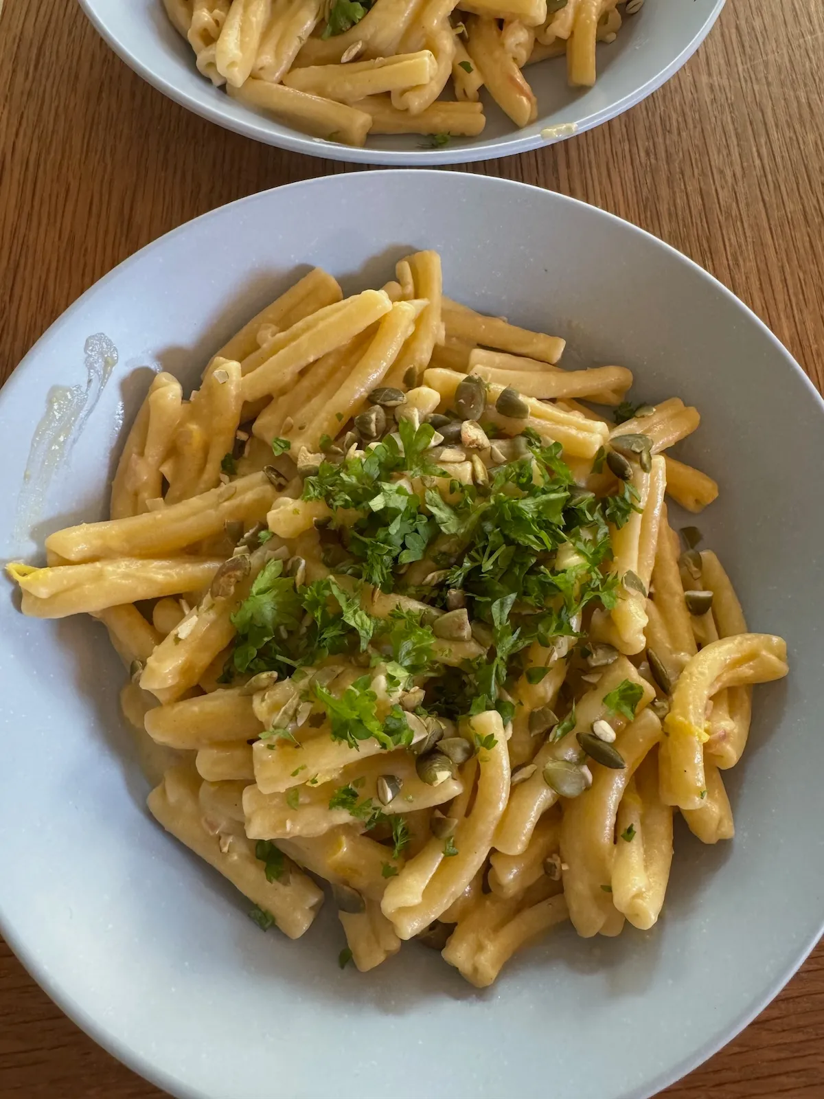 Pasta med hummus och citron