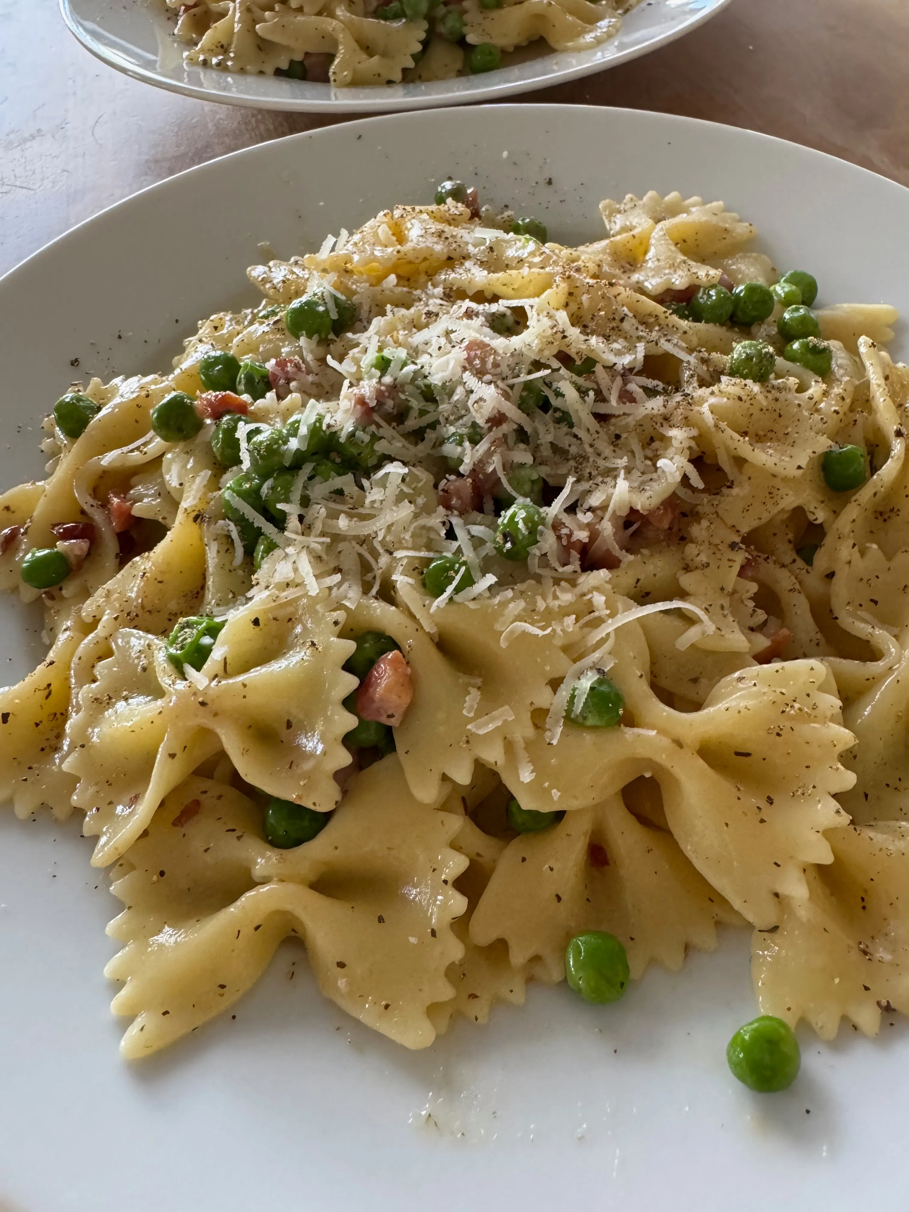 Pasta med pancetta och ärter