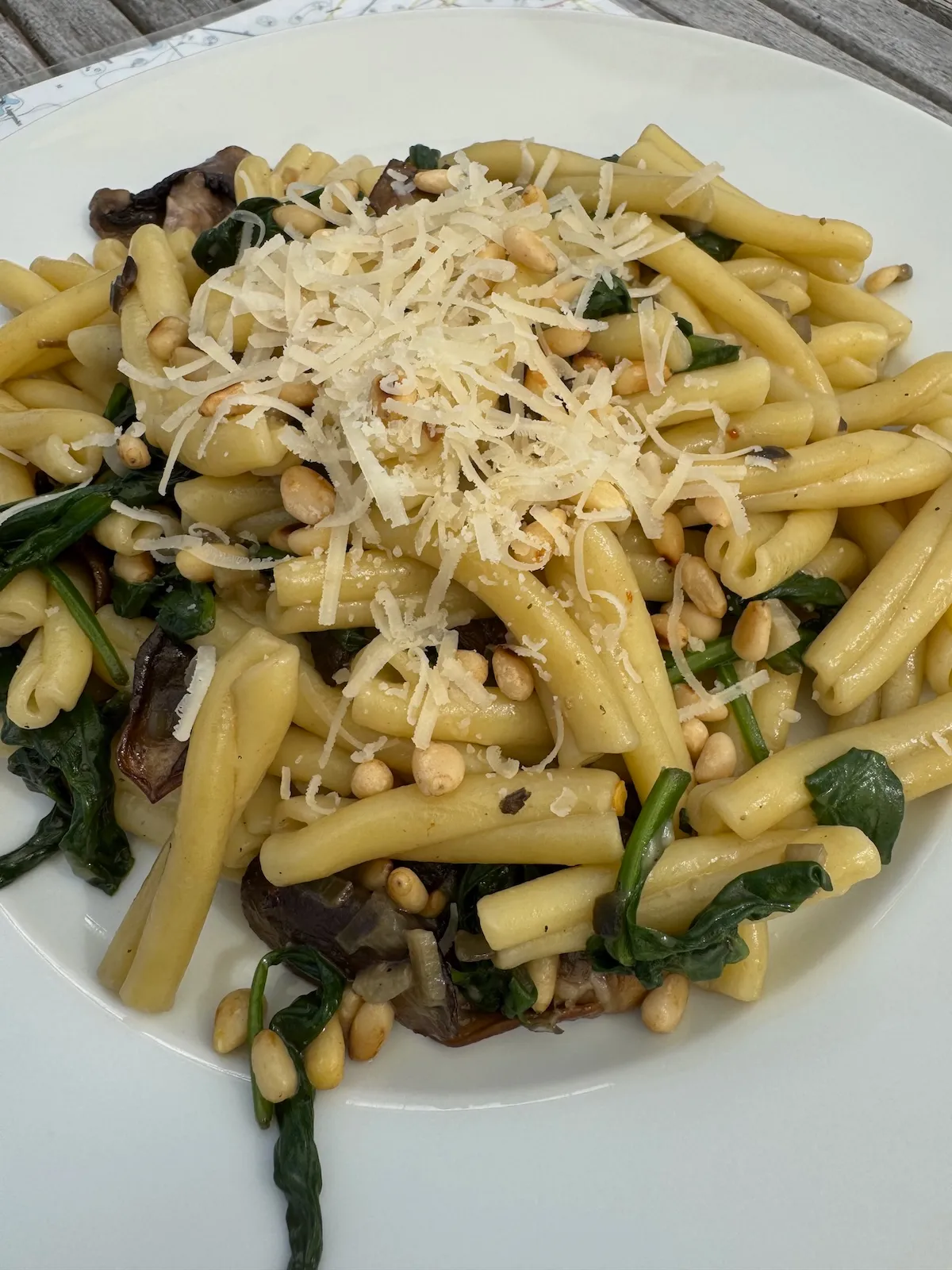 Pasta med spenat och champinjoner