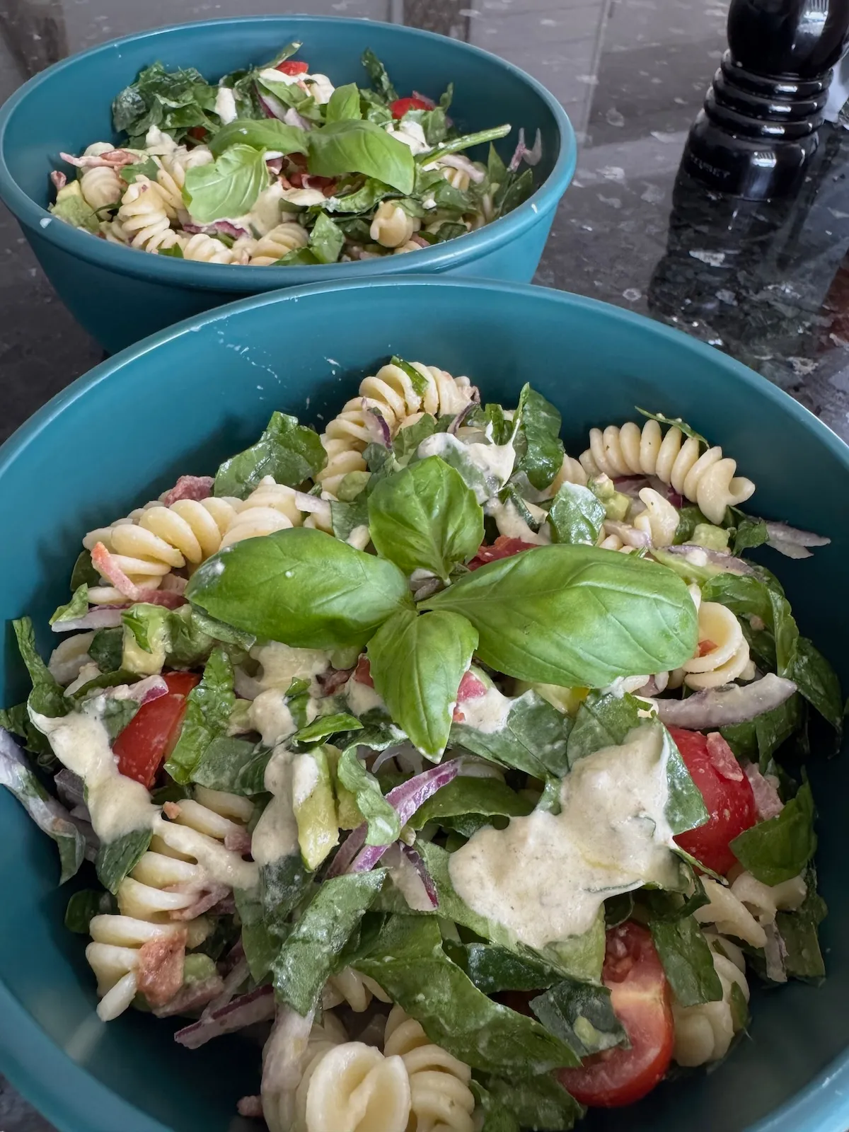 Pastasallad med pesto-dressing