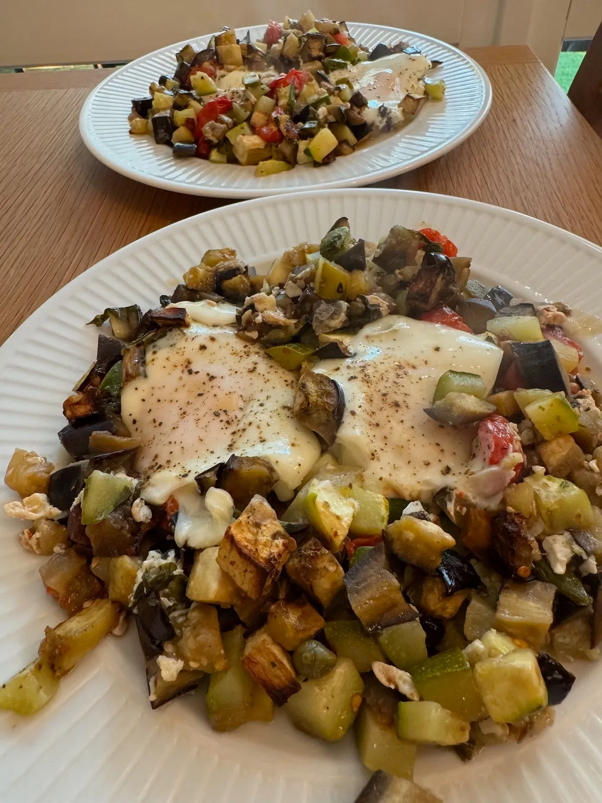 Rostade medelhavsgrönsaker med ägg