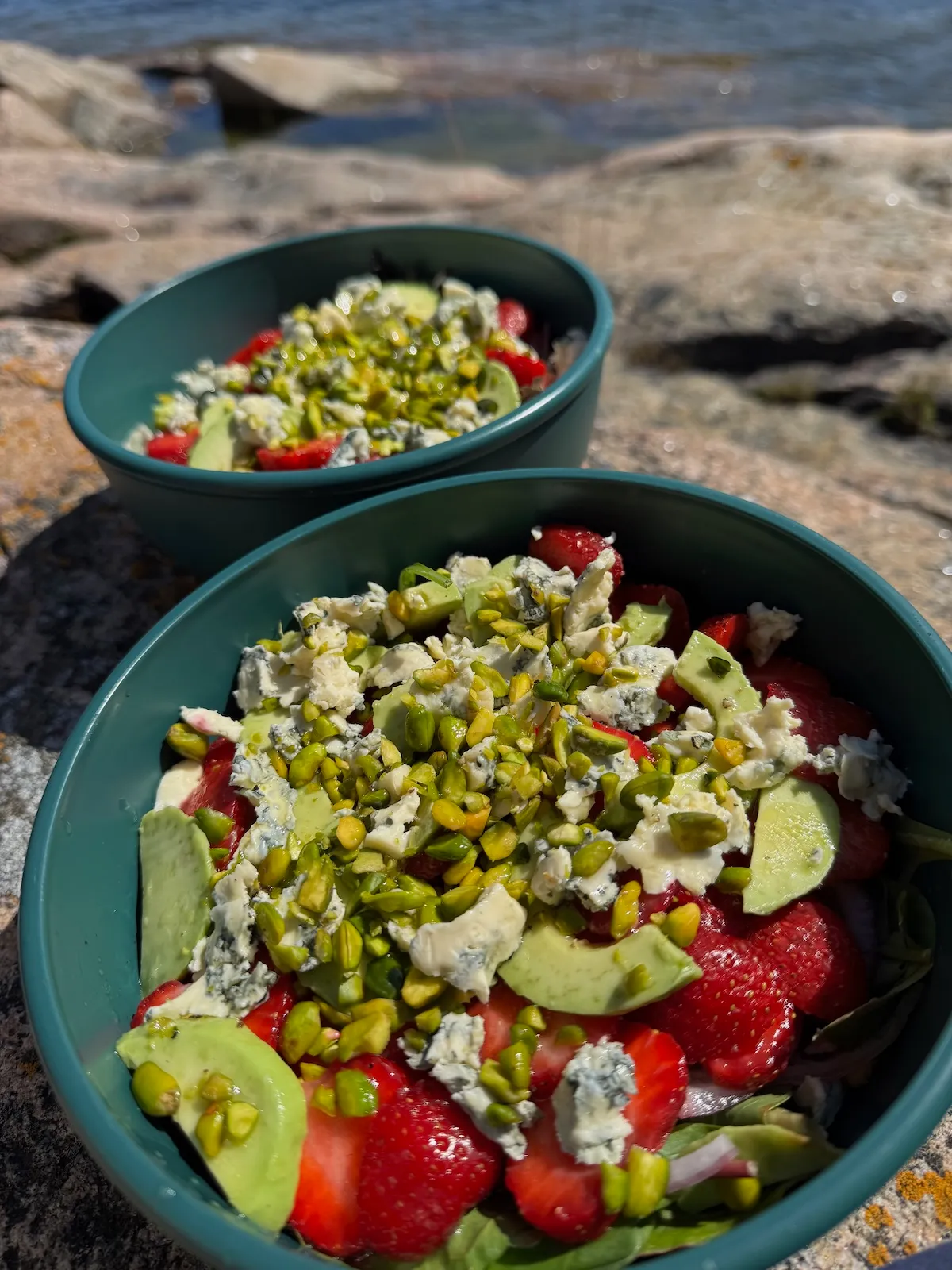 Sallad med jordgubbar och Kvibille Gräddädel